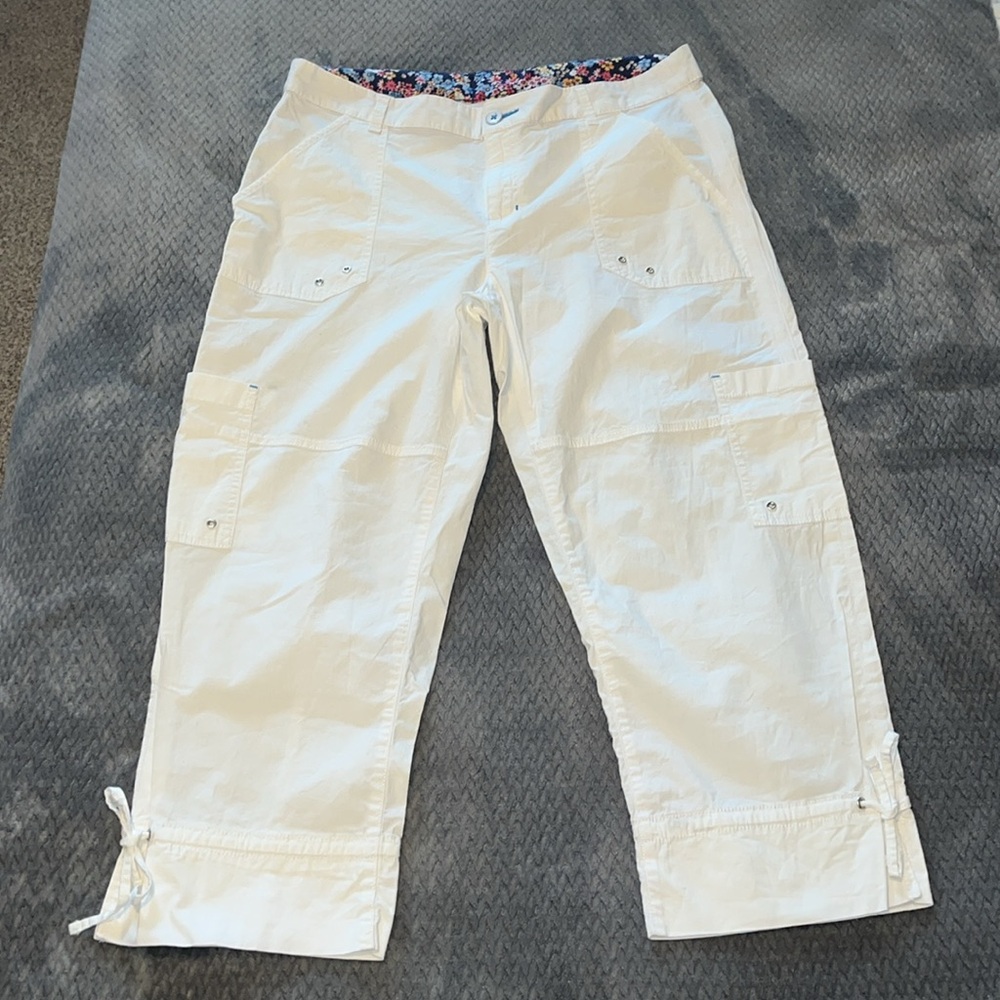 White Rafaella Weekender 10. Cargo Pants Multi flower waist band. Light weight.